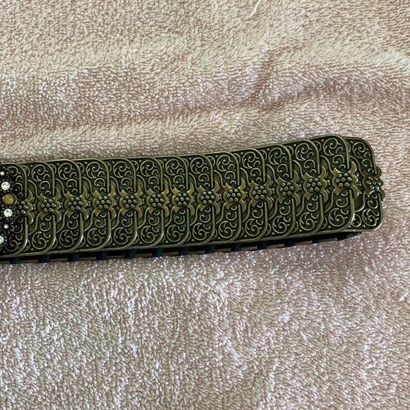 Metal chain link style belt with hook closure and round beaded buckle. Stretch. - Picture 4 of 8